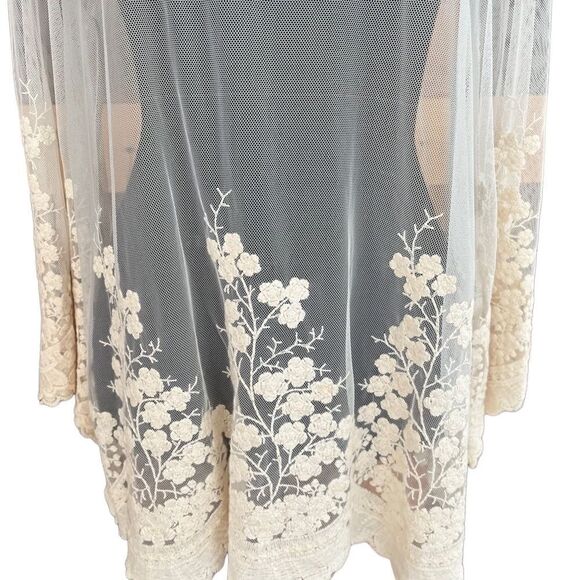 UltraFlirt ivory mesh long bell sleeve top with scalloped embroidered trim sz M - Picture 2 of 7